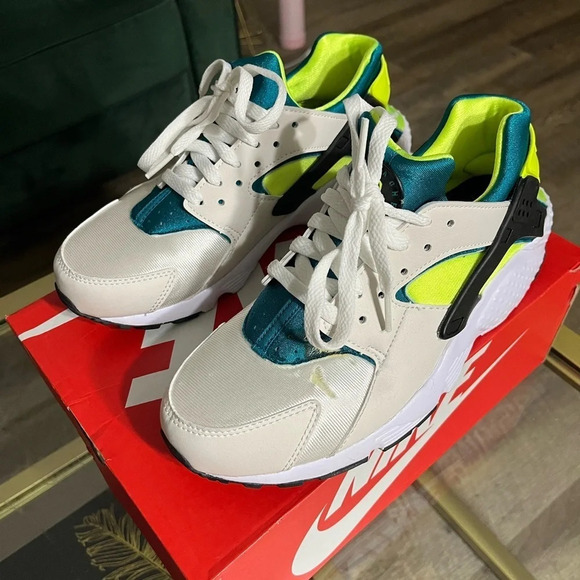 Nike Huarache Run Sneakers (Kids/Juniors) - Picture 1 of 10